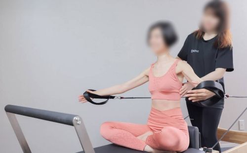 マシンピラティスELEMENTのレッスン